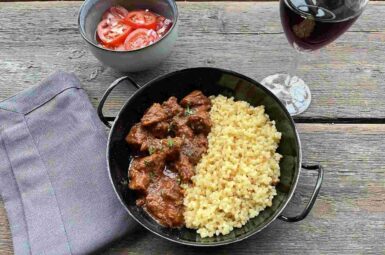 Beef stew with egg barley with red wine