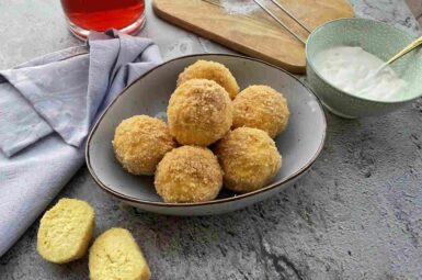 Amazing and tasty Sweet cottage cheese balls with sour cream